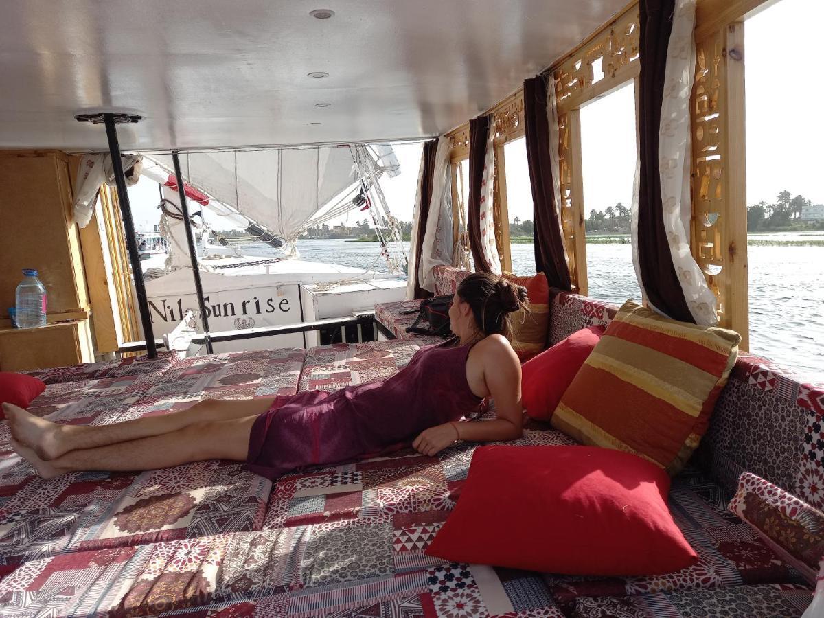 Nile Sunrise Felucca Boat Private Rental Luxor Exteriér fotografie
