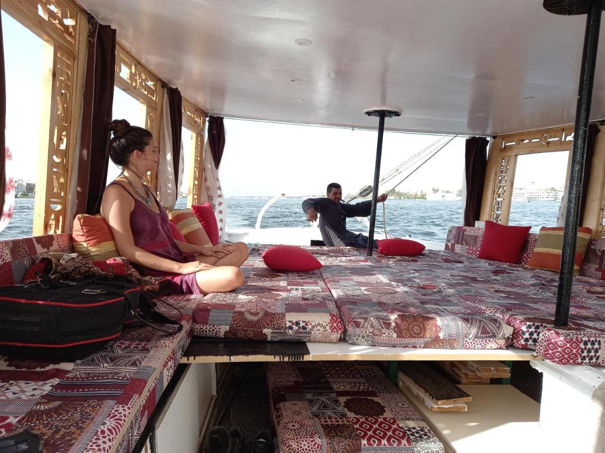 Nile Sunrise Felucca Boat Private Rental Luxor Exteriér fotografie