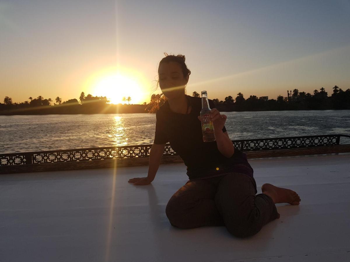Nile Sunrise Felucca Boat Private Rental Luxor Exteriér fotografie