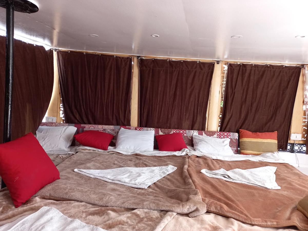 Nile Sunrise Felucca Boat Private Rental Luxor Exteriér fotografie