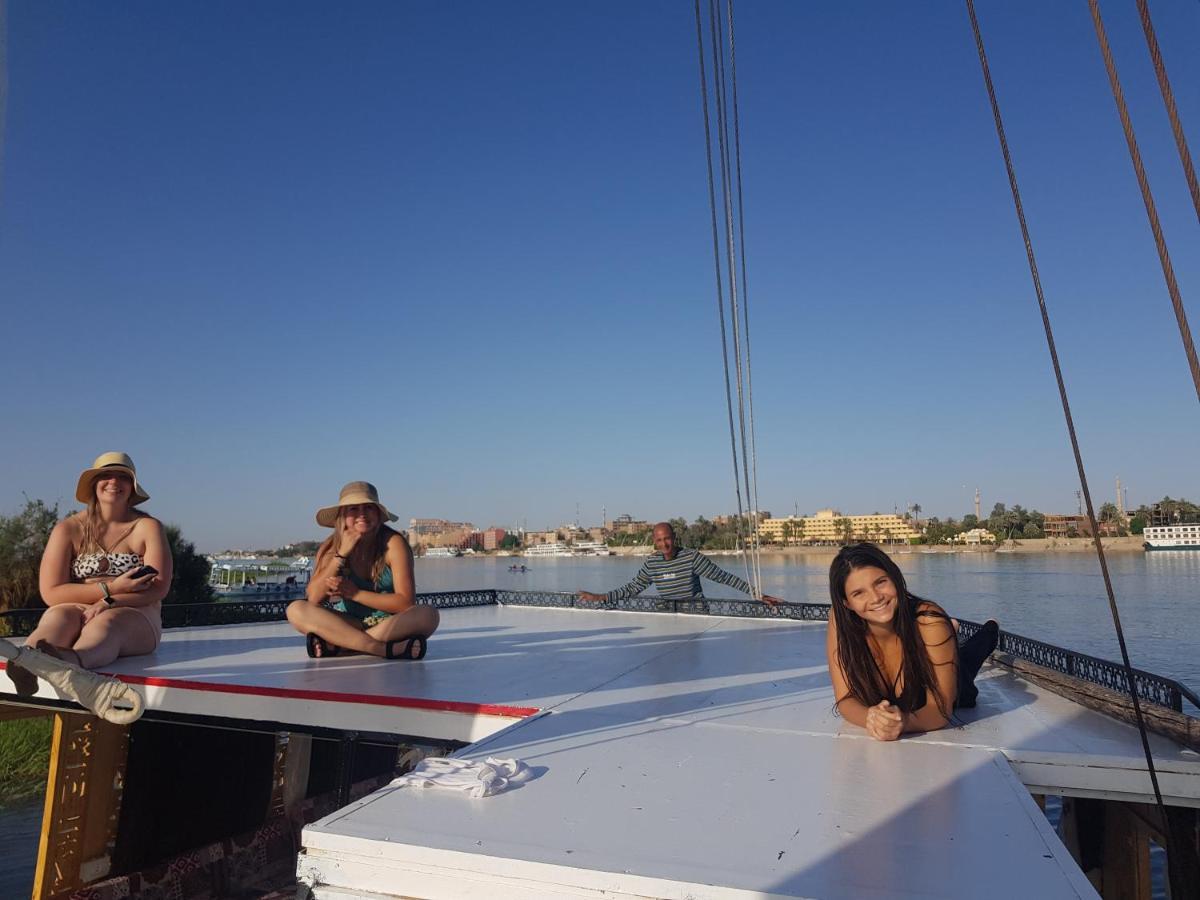 Nile Sunrise Felucca Boat Private Rental Luxor Exteriér fotografie