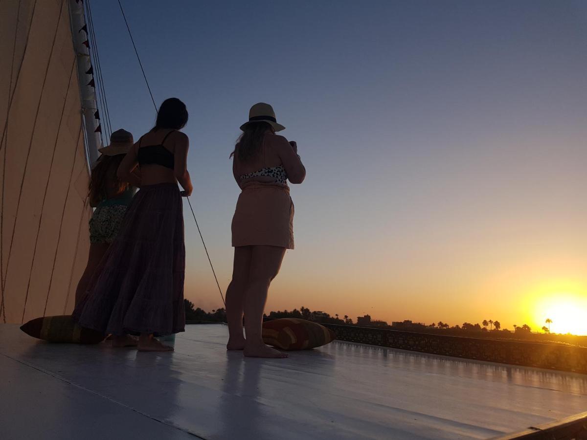 Nile Sunrise Felucca Boat Private Rental Luxor Exteriér fotografie