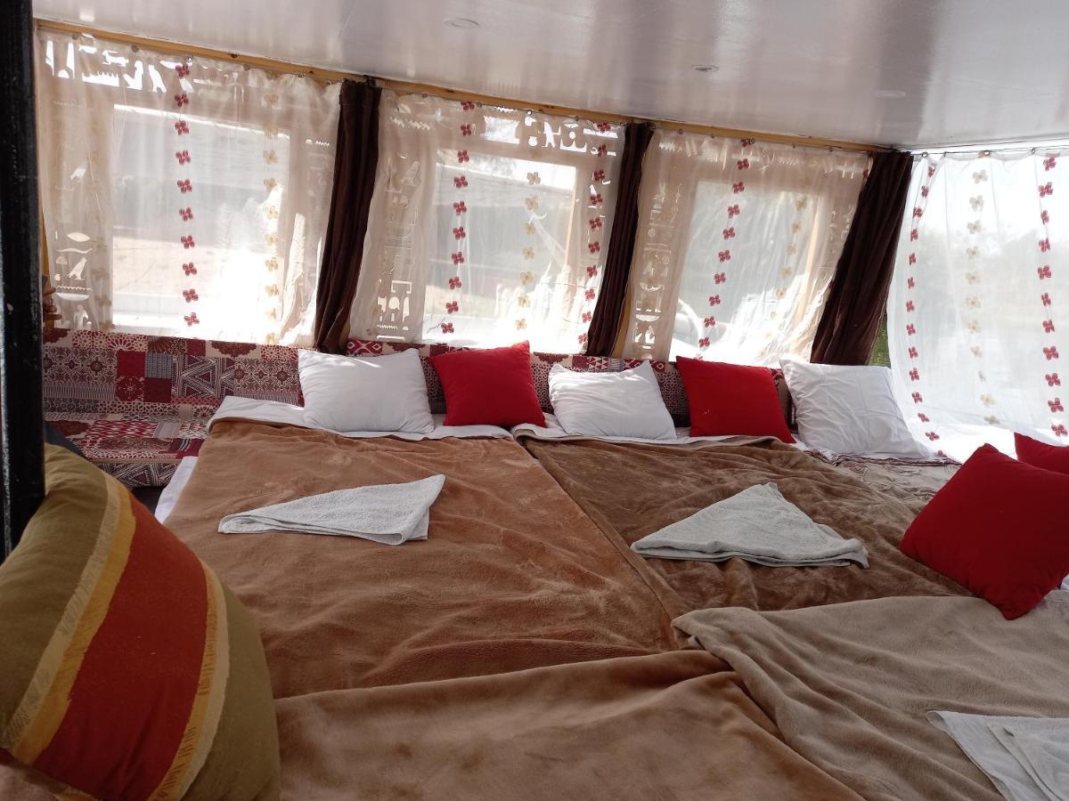 Nile Sunrise Felucca Boat Private Rental Luxor Exteriér fotografie