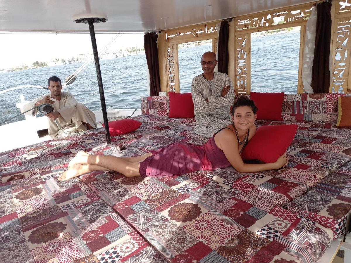 Nile Sunrise Felucca Boat Private Rental Luxor Exteriér fotografie