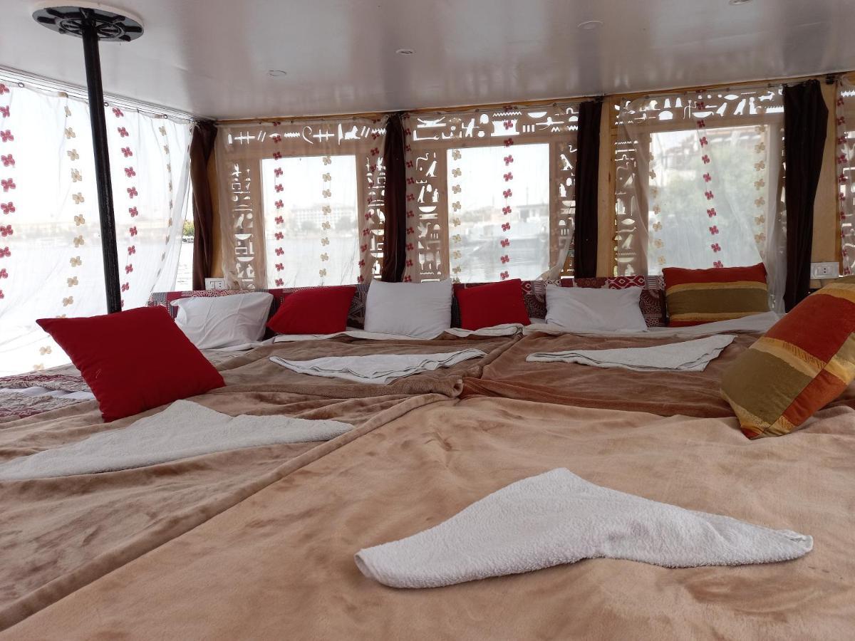 Nile Sunrise Felucca Boat Private Rental Luxor Exteriér fotografie