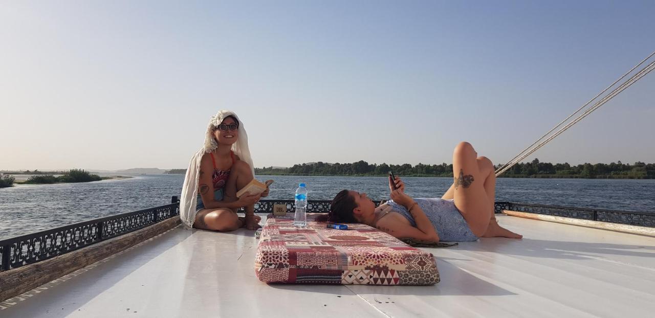 Nile Sunrise Felucca Boat Private Rental Luxor Exteriér fotografie
