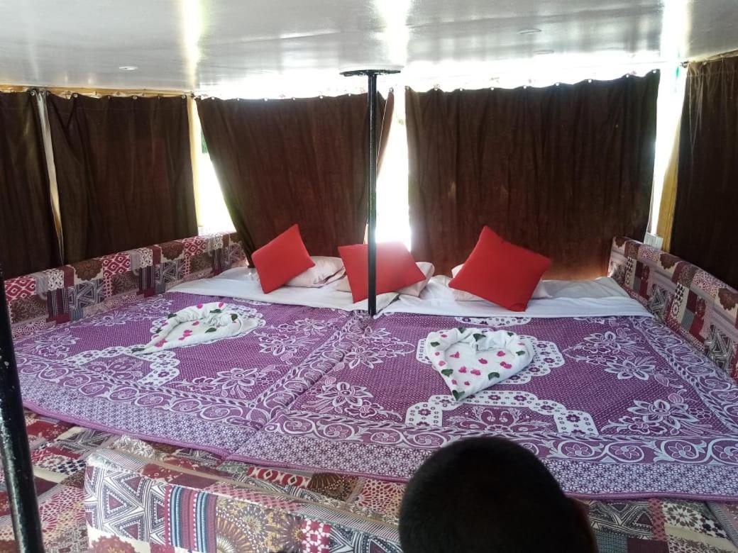 Nile Sunrise Felucca Boat Private Rental Luxor Exteriér fotografie