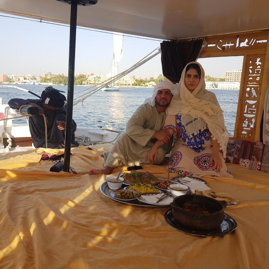 Nile Sunrise Felucca Boat Private Rental Luxor Exteriér fotografie