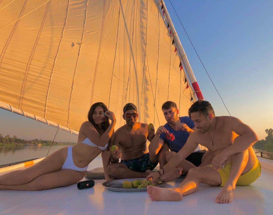 Nile Sunrise Felucca Boat Private Rental Luxor Exteriér fotografie