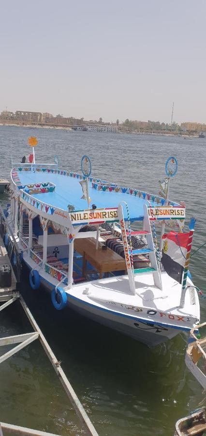 Nile Sunrise Felucca Boat Private Rental Luxor Exteriér fotografie